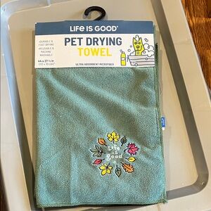Life Is Good Green Pet Towel with Leaf Design